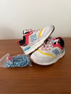 New Balance Toddler size 7 Lace-Up Sneakers